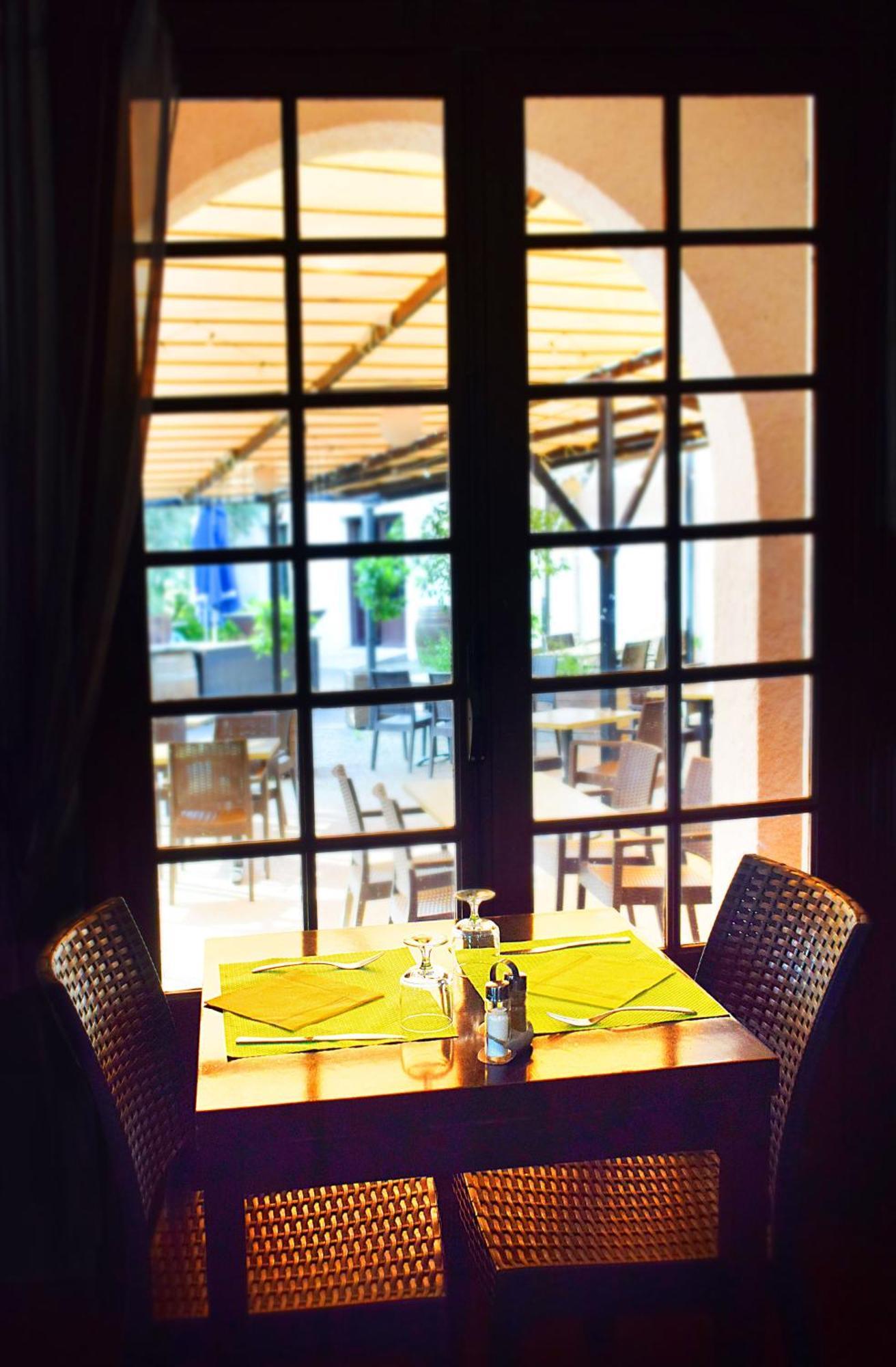 Logis Hotel Restaurant Le Top Du Roulier Capendu Eksteriør bilde