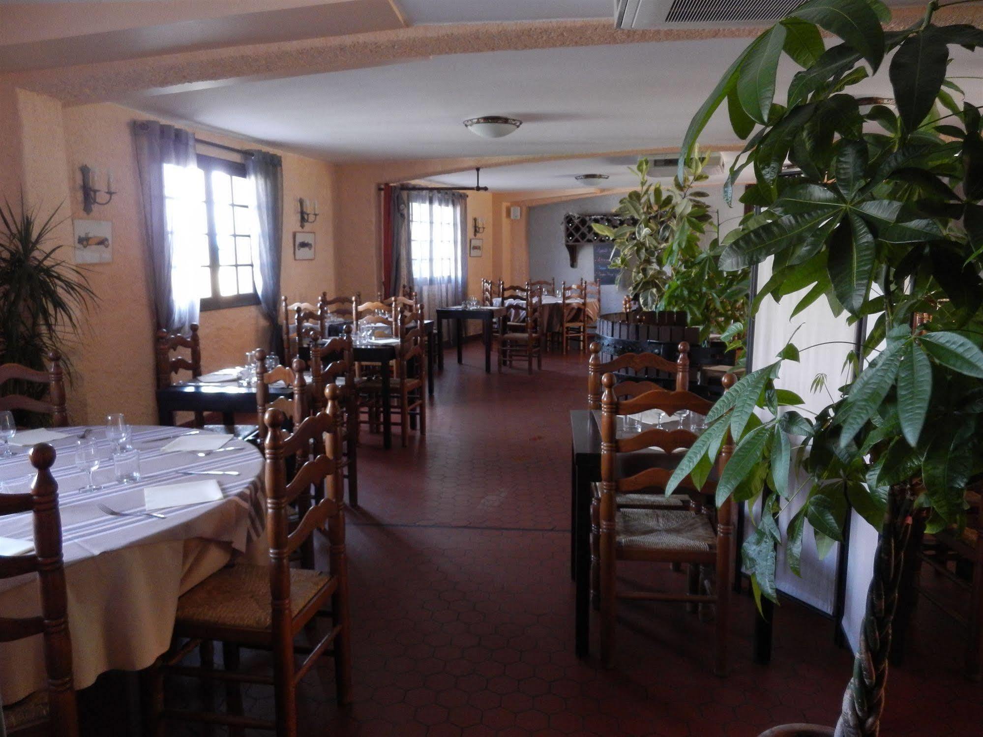 Logis Hotel Restaurant Le Top Du Roulier Capendu Eksteriør bilde
