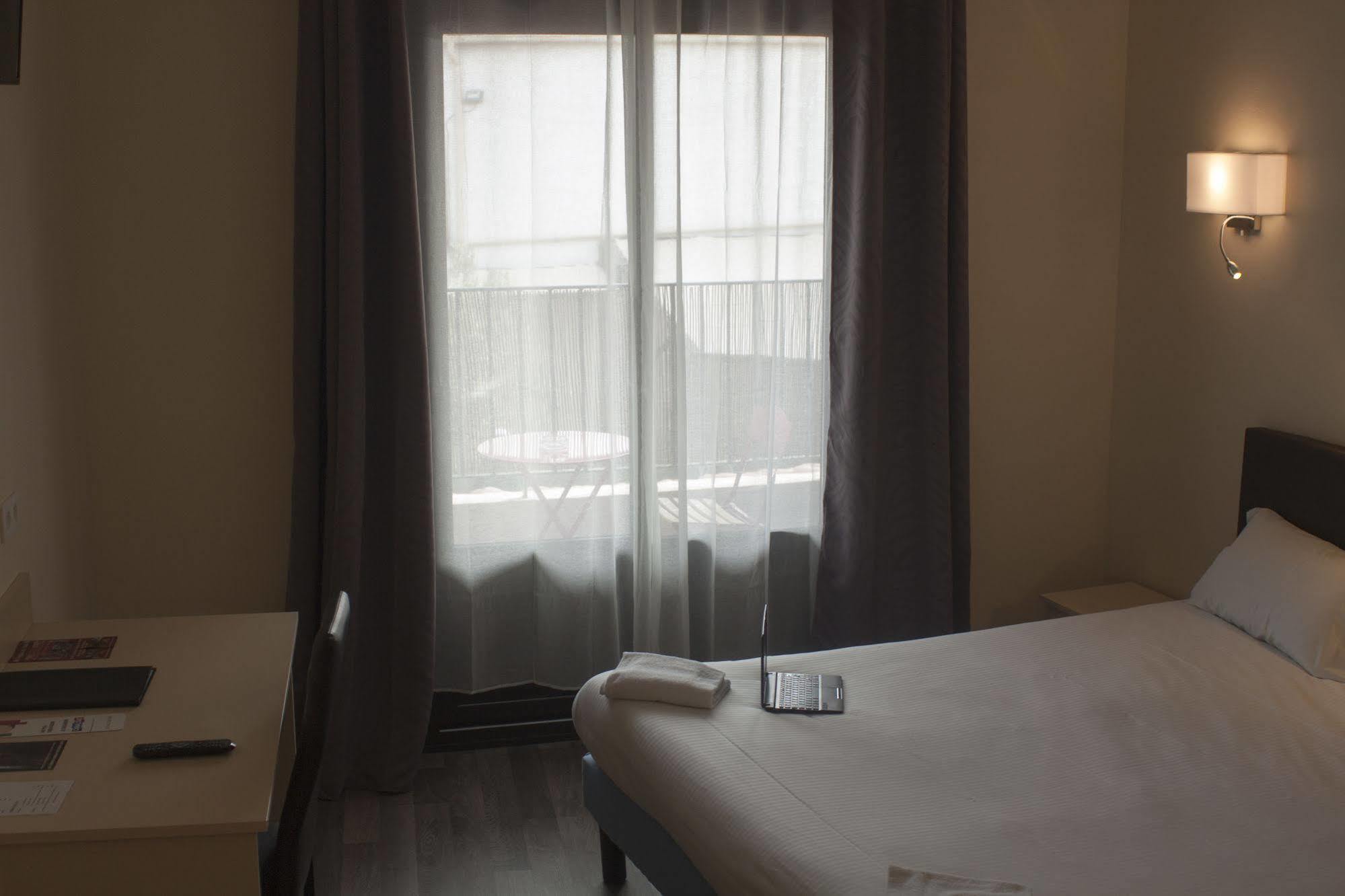Logis Hotel Restaurant Le Top Du Roulier Capendu Eksteriør bilde